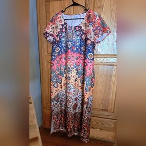 Pretty New dress size 14/16 bust 44 lightweight 48" long + free 🎁